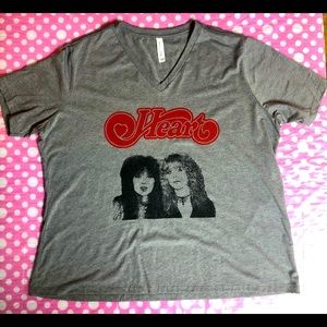 HEART Bella/Canvas Triblend 2XL Ladies Cut V Neck. NWOT